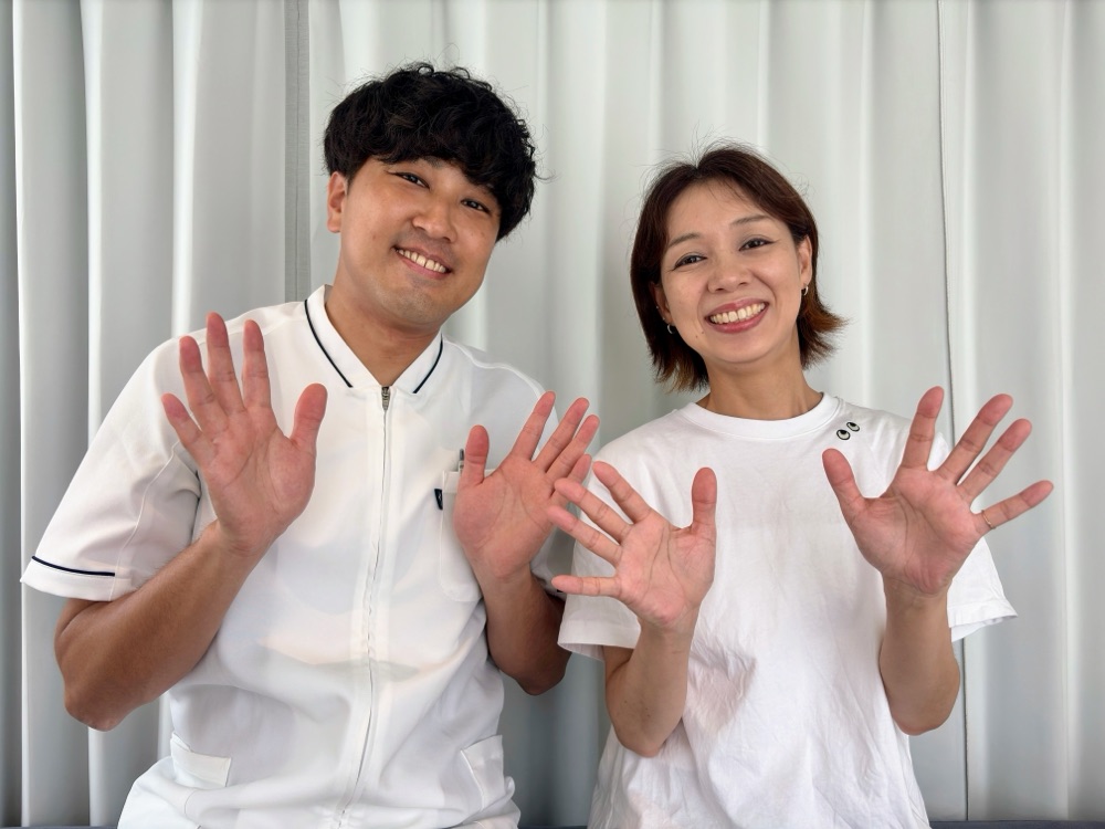 施術後のお客様と施術者の2ショット
