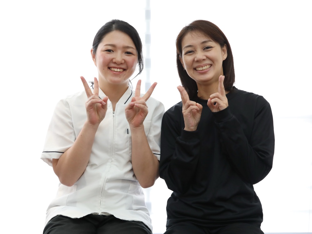 笑顔のお客様とスタッフの2ショット
